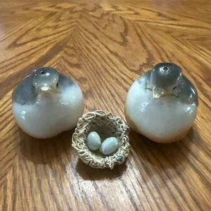 VTG. Set Bone China Chubby Birds Nest W/Eggs ~ Salt & Pepper Shakers W/stoppers - Picture 1 of 5