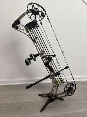Mathews Phase 4 33 Compound Bow RH 70 With Accessories - Image 1 of 4