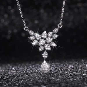 Gorgeous 925 Silver Simulated Diamonds Necklace - Picture 1 of 9