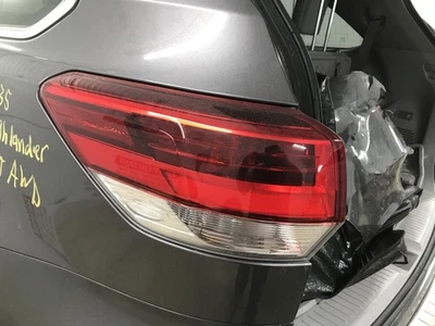 Conjunto de luz trasera izquierda usado se adapta a: Toyota Highlander 2017 cuarto montado en panel Foto 1 de 4
