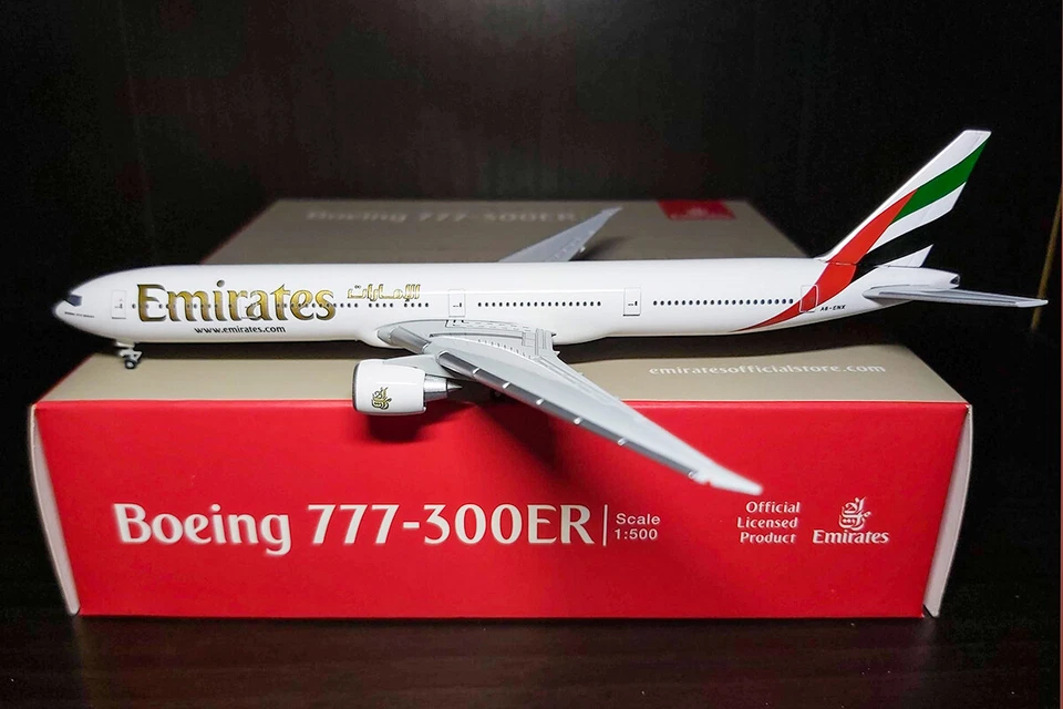 Herpa Wings 1:500 Emirates Boeing B777-31HER 518277-003 A6-ENX Rare - Immagine 1 di 1