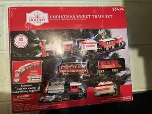Holiday Time 5523141 Set Trenino Albero Dolce di Natale, a Batteria (M481) - Foto 1 di 5
