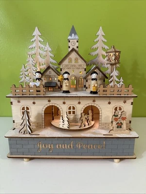 "Patinadores sobre hielo musicales de cuerda estilo alemán iluminados escena móvil 9,5""" Foto 1 de 4