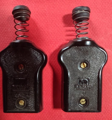 Lot 2 Fiches Électriques Anciennes en bakélite - Photo 1/4