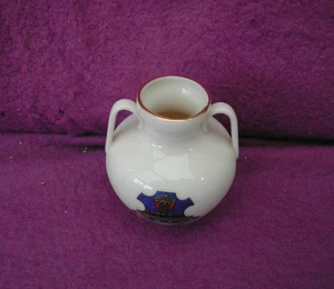 GOSS Crested China WEYMOUTH VASE. Matching Crest of WEYMOUTH & MELCOMBE REGIS - Picture 1 of 3