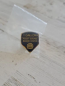 PUGET SOUND BLOOD CENTER 1 GALLON SEATTLE WASHINGTON LAPEL PIN je - Picture 1 of 2