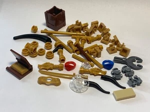 50 piezas LEGO NINJAGO - accesorios como en la imagen en su mayoría PIEZAS DORADAS - Imagen 1 de 3