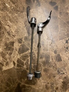 Black Front And Silver Rear Quick Release Skewers Pair For Bike - Picture 1 of 1
