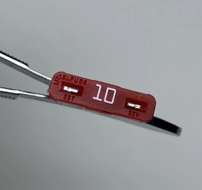 Littelfuse ATO Blade Fuse 10A 32V - Pack of 20 - Image 1 of 3