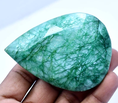 738.0 Ct Natural Huge Green Emerald Earth-Mined Certified Museum Use Gemstone - Image 1 of 4
