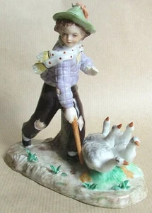 SITZENDORF FIGURINE OF A BOY DRIVING GEESE (Ref6851) - Picture 1 of 7