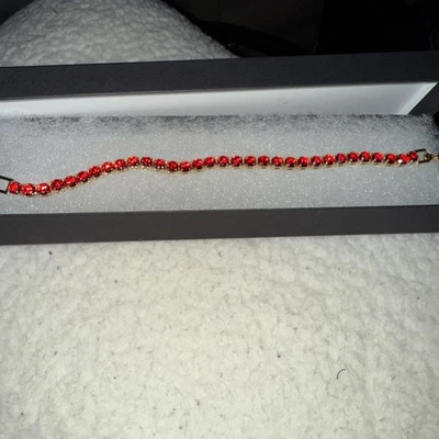 Pulseira de tênis folheada a ouro amarelo pedra CZ vermelha criada 7 polegadas. 6 g. Conjunto de pinos - Imagem 1 de 4