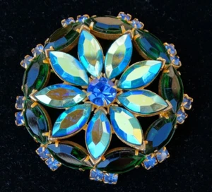 Stunning AB Green Rhinestone Unsigned Juliana D&E Circle Flower Pin Brooch - Picture 1 of 4