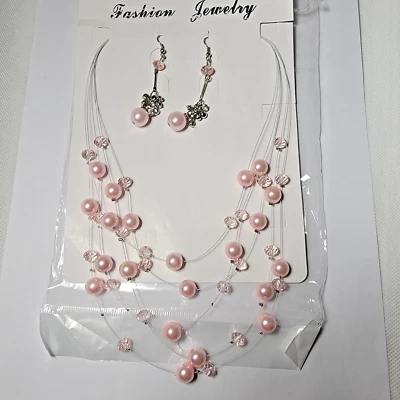 Collar flotante de perlas de imitación rosa brillante con pendientes colgantes a juego NUEVO Foto 1 de 4