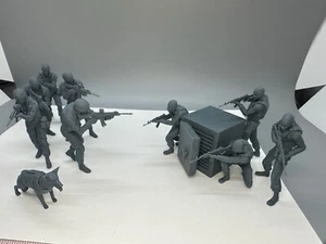 SWAT Team vs Terroristen/Bankräuber/Bad Guys Resin Figuren Set im Maßstab 1:24 - Bild 1 von 12