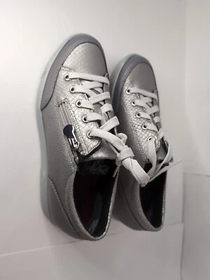 Munro Gabbie Size 6.5 Light Grey - Image 1 of 4