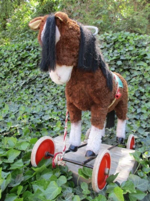 Pferd auf Rädern / Pferd / Plüschtier / Steiff / Spielzeug / Kuscheltier - Bild 1 von 4