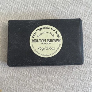 Molton Brown Pure Vegetable Oil Bar Soap England Sensitive Skin 75g 2.6oz Oat - Picture 1 of 4