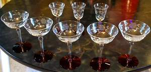 Juego De Colección 8 COPAS ÓPTICAS WESTON 5 Champagne y 3 Vinos PIE ROJO RUBÍ/FLOR CORTADAS - Imagen 1 de 24