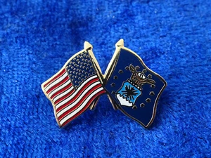US Crest Pin Badges USAF Air Force Flag-Pin - Picture 1 of 3