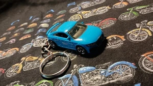 Audi TT RS 2020 Schlüsselanhänger, glänzend blau mit Chrommagazinen, guter Zustand. - Bild 1 von 1