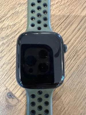 Apple Watch Series 8 Aluminium  - Bild 1 von 3