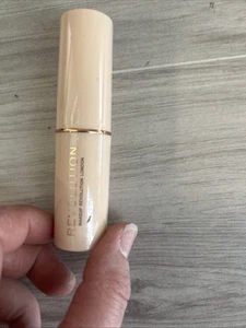 Fond de teint bâton de base rapide Makeup Revolution #F4 tons de peau clairs (S) - Photo 1/2