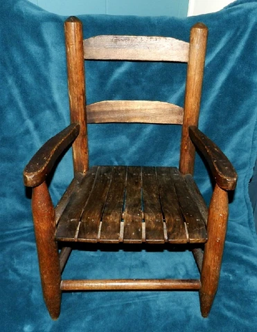 WONDERFUL OLD ANTIQUE CHILD'S CHAIR!! PRIMITIVE! USE FOR DOLLS/BEARS Cover