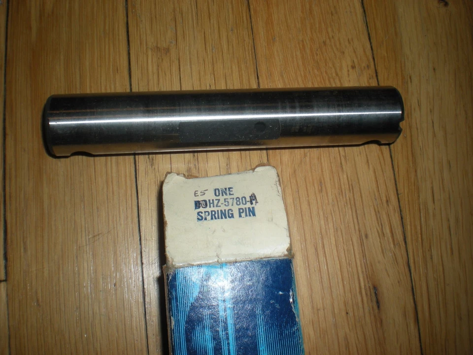 FORD LN LN 800 900 1970-1979 GRILLETE DELANTERO SOPORTE PIN RESORTE Foto 1 de 1