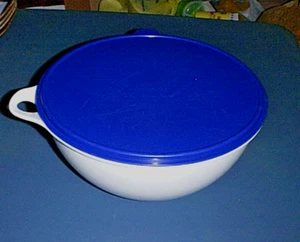 TUPPERWARE Mixing & Storing White THATSA! BOWL #2539 & Dark Blue Seal #2540 - Picture 1 of 3
