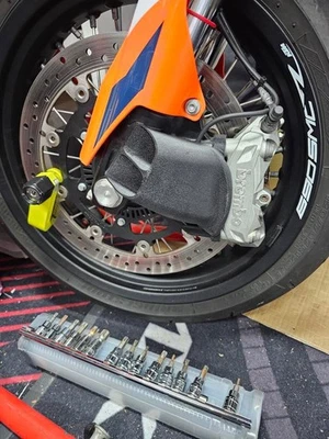 Cuchara de conducto de freno delantero carbono - Ktm/husqvarna/gas 690/701/700 Supermoto Foto 1 de 2
