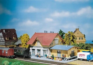 HO Scale Buildings - 110097 - Blumenfeld Wayside stop - Kit - Picture 1 of 3