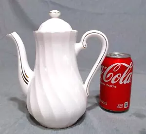 VINTAGE TUSCAN "DOVER" SWIRLED TEAPOT 8-1/2", 5 CUP, BONE CHINA, ENGLAND - Picture 1 of 9