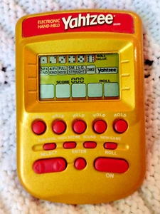 Yahtzee Hand-held Electronic Gold Edition Game by Hasbro 2002 Works! - Bild 1 von 4