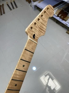 22 Bünde Strat gerösteter Flammenahorn Gitarrenhals Knochen Mutter Glanz für Fender ST-Teil - Bild 1 von 6