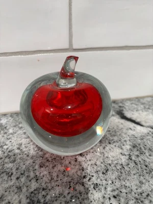 Sommerso Art Glass Apple Papel Peso Rojo Transparente Centro Soplado a Mano De Colección Foto 1 de 3