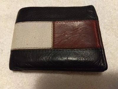 Cartera plegable de cuero Tommy Hilfiger con ventana de identificación Foto 1 de 4