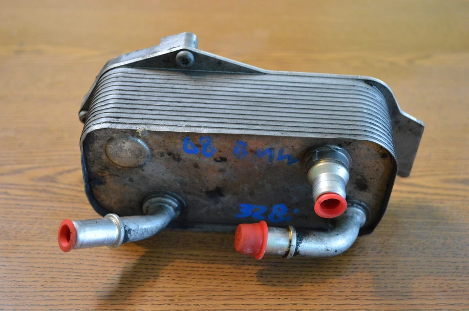 BMW 328i 2007-2011 transmisión enfriador de aceite  Foto 1 de 1