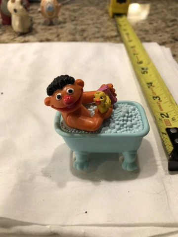 Vintage Sesame Street Ernie in Bathtub PVC 3 Inch Action Figure Applause Cover