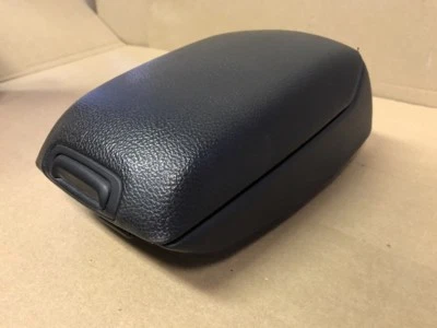 08 KIA SPECTRA5 HATCHBACK CENTER CONSOLE LID AND COMAPRTMENT. BLACK LEATHER - Image 1 of 4