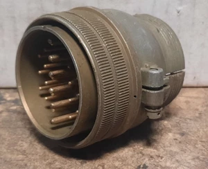 AMPHENOL #AN3106B-32-8P CONNECTOR, PLUG (30 CONTACTS, SOLDER PINS) Q135 - Picture 1 of 9