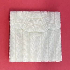 VINTAGE WHITE CREAM BEADED PURSE WITH SATIN LINING INSIDE NEW - Picture 1 of 7