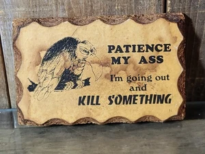 Paulas Holz Mottos Schild "PATIENCE MY ASS I'm going to KILL SOMETHIG" VINTAGE - Bild 1 von 6