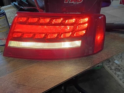 08-12 Audi A5 A5 Quattro S5 DERECHA/luz trasera exterior pasajero/luz trasera  Foto 1 de 4