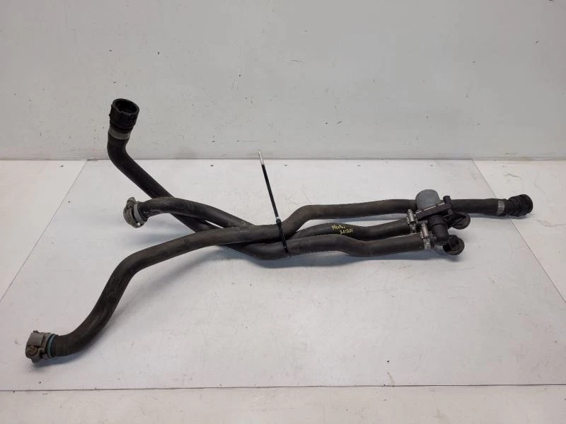 BMW 330Ci 2002 (3,0 L/AT) válvula de control de calefacción con mangueras PN: 64114111036  Foto 1 de 4