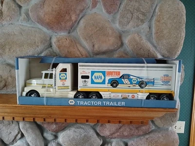 Nylint NAPA TRACTOR TRAILER SEMI  ORIGINAL PACKAGE 1996 - Image 1 of 4