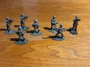 Polistil-Politoys-Lotto 7 soldatini militari in metallo-abbinati carri armati’70 - Picture 1 of 1