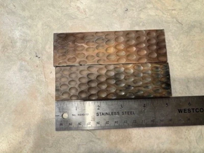 HERMOSO MATERIAL DE MANGO DE CUCHILLO DE CUERNO DE BÚFALO MARRÓN CON HENDIDURAS ESCALAS EN BLANCO Foto 1 de 4