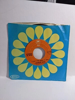 45 - Charlie Rich: A Very Special Love Song / I Cant Even Drink It Away - Epic Foto 1 de 4
