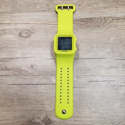 匡威男士 VR002 运动多功能绿色橡胶石英数字 43 毫米手表 — 第 1/4 张图片